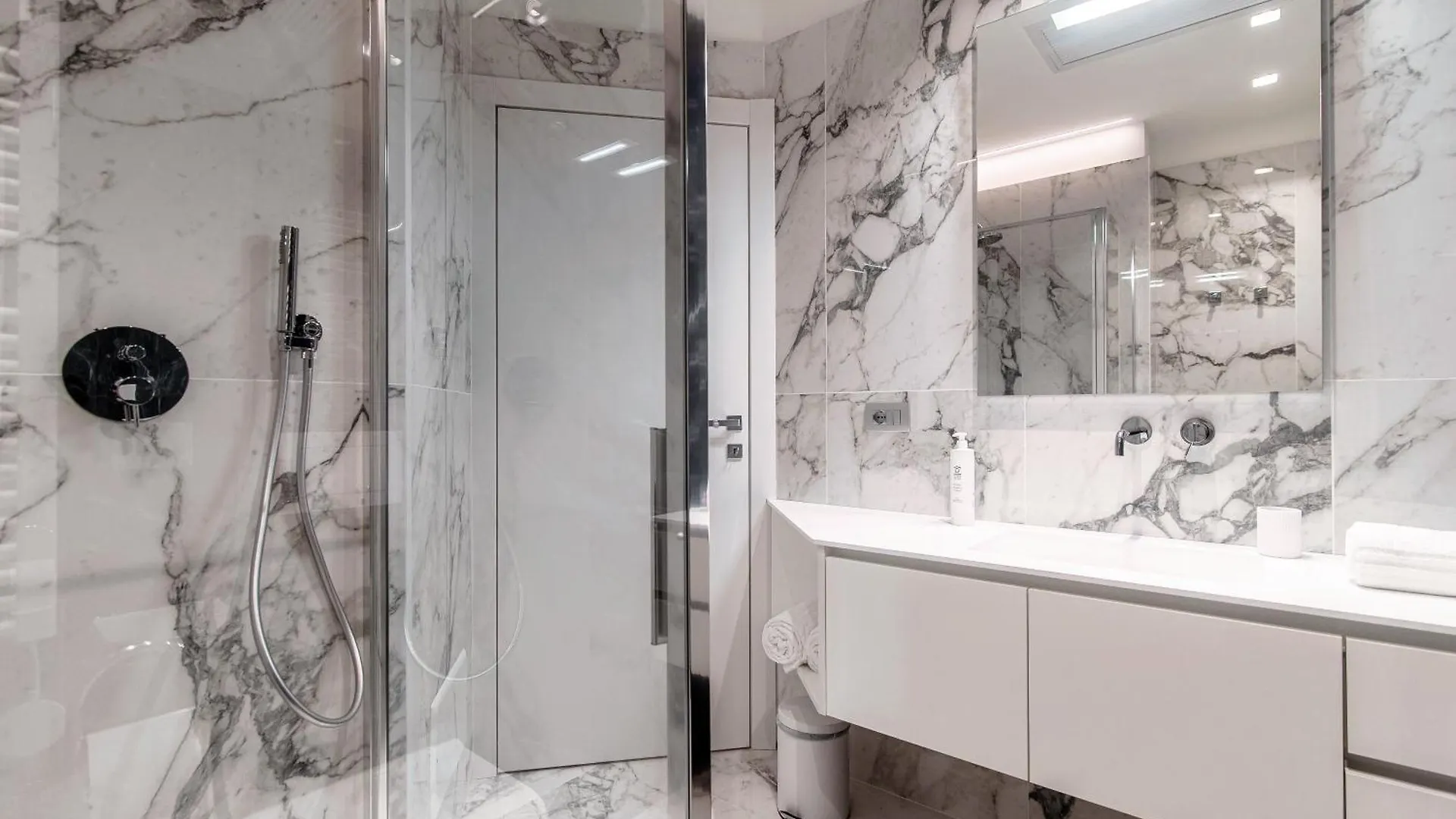 Apartment Rubini Suites - By Myhomeincomo